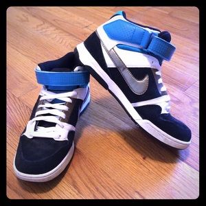Nike Sneakers Mogan Mid 2 Discontinued 8.5 NNew!!